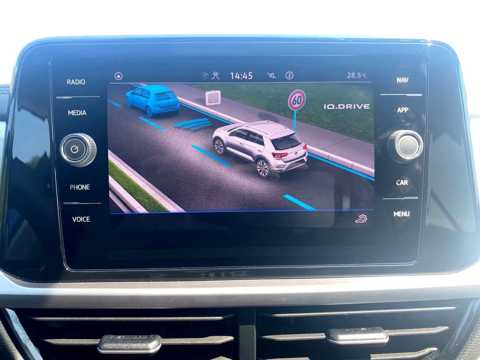 VW T-Roc 1.5 TSI DSG Navi LED Camera | Mobile.bg   13