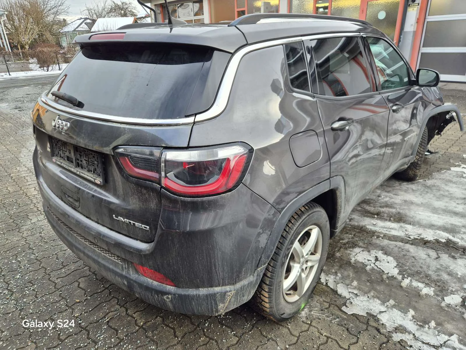 Jeep Compass 1.6D* LIMITED* EURO6D* LED/XENON* NAVI* CAMERA*  - изображение 6