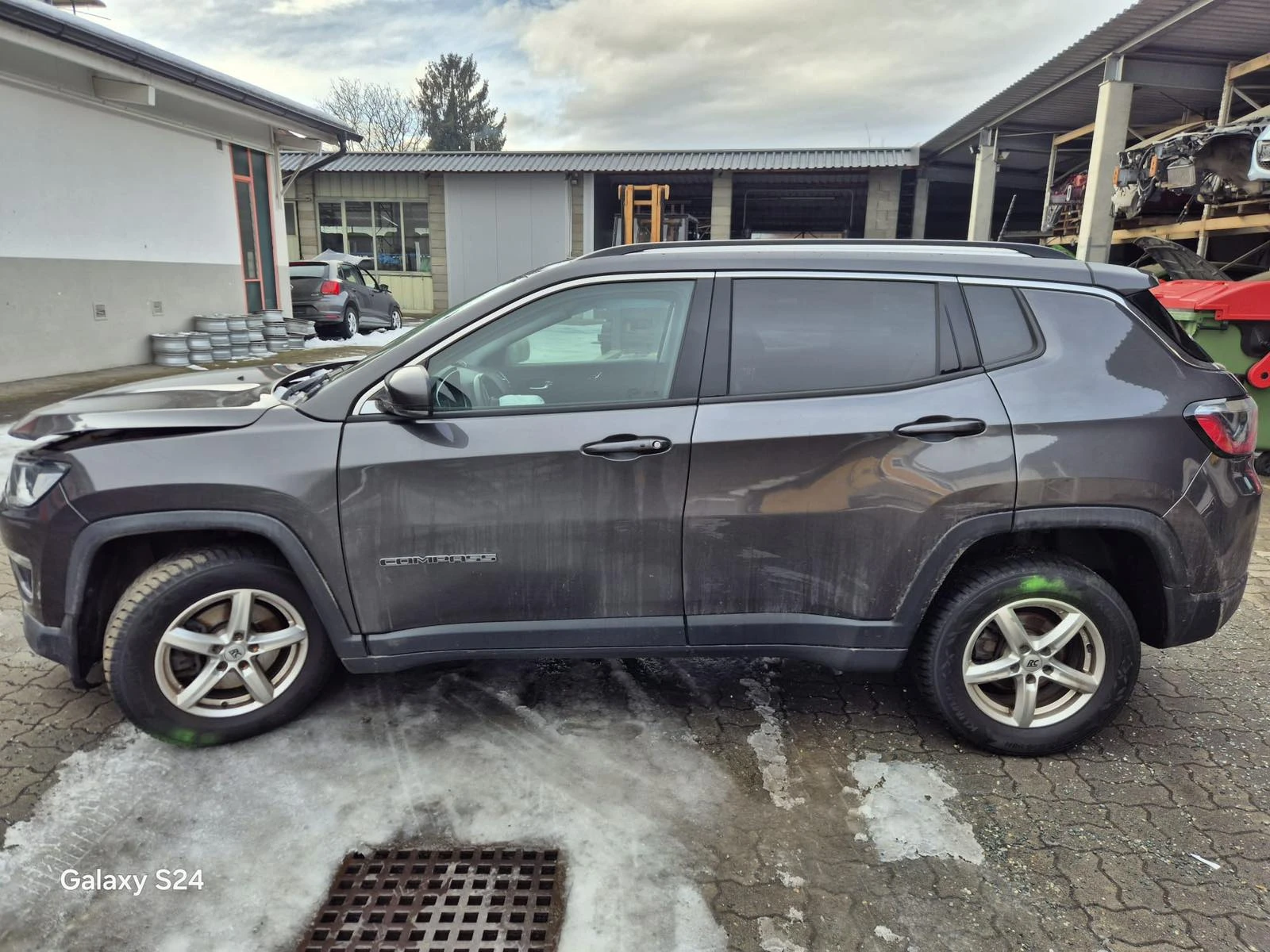 Jeep Compass 1.6D* LIMITED* EURO6D* LED/XENON* NAVI* CAMERA*  - изображение 3