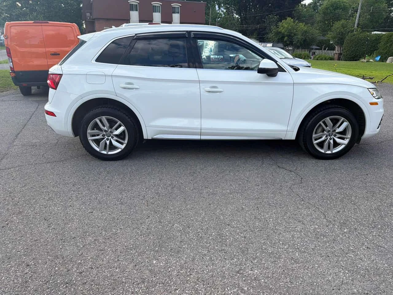 Audi Q5 KOMFORT QUATTRO * ПАНОРАМА* ПОДГРЕВИ* КАМЕРА* , снимка 4 - Автомобили и джипове - 55024299