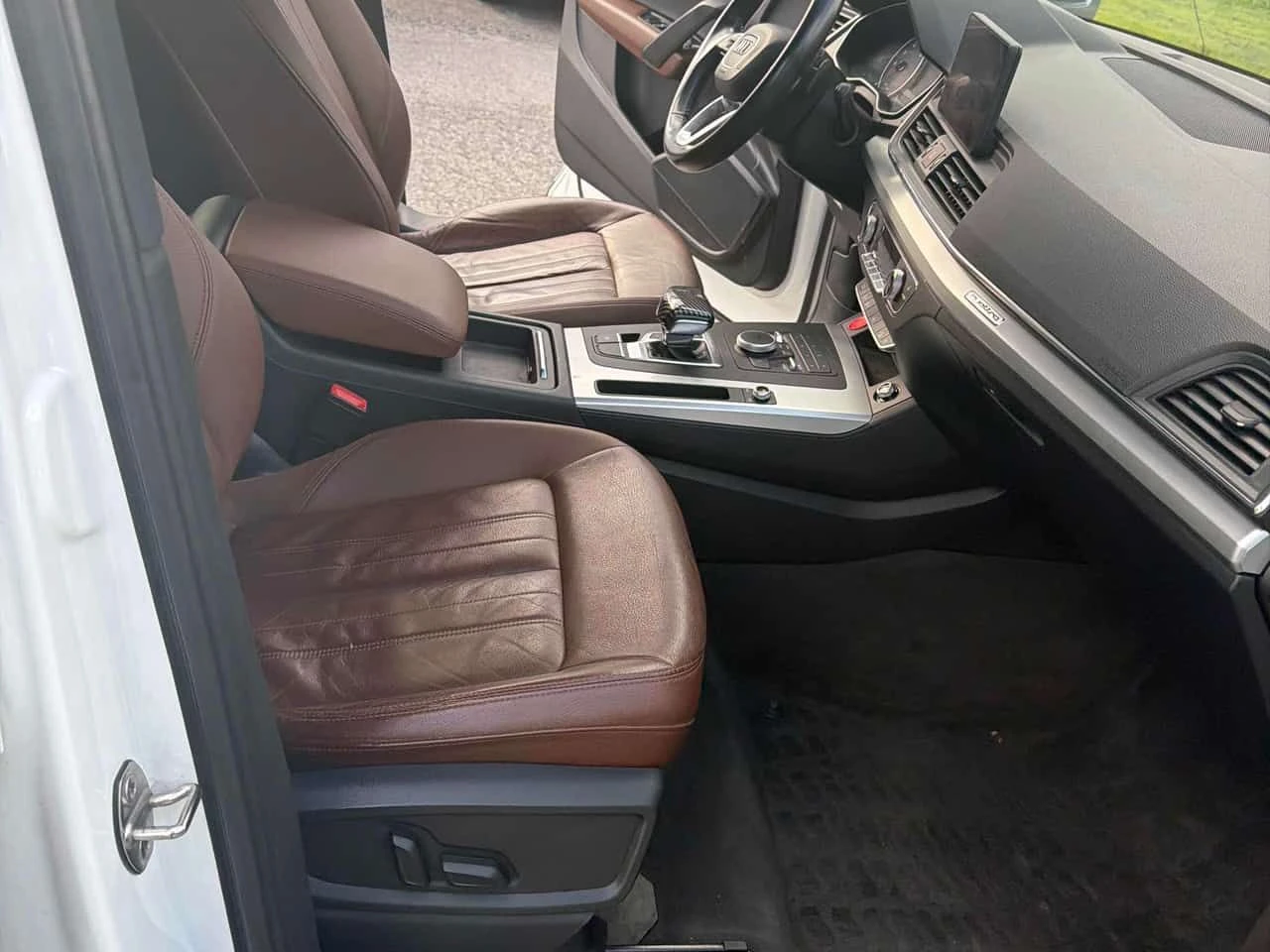 Audi Q5 KOMFORT QUATTRO * ПАНОРАМА* ПОДГРЕВИ* КАМЕРА* , снимка 13 - Автомобили и джипове - 55024299
