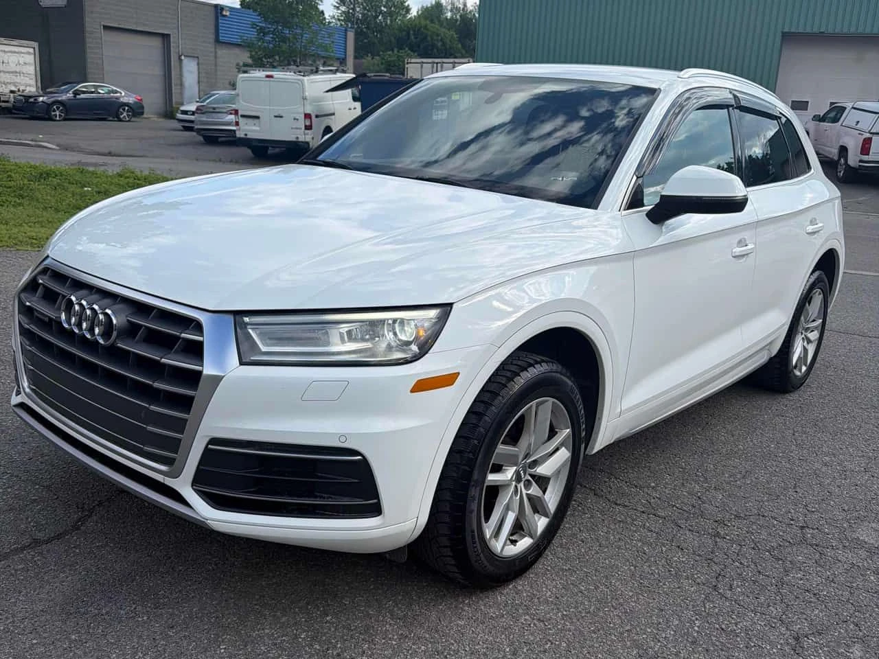 Audi Q5 KOMFORT QUATTRO * ПАНОРАМА* ПОДГРЕВИ* КАМЕРА* 