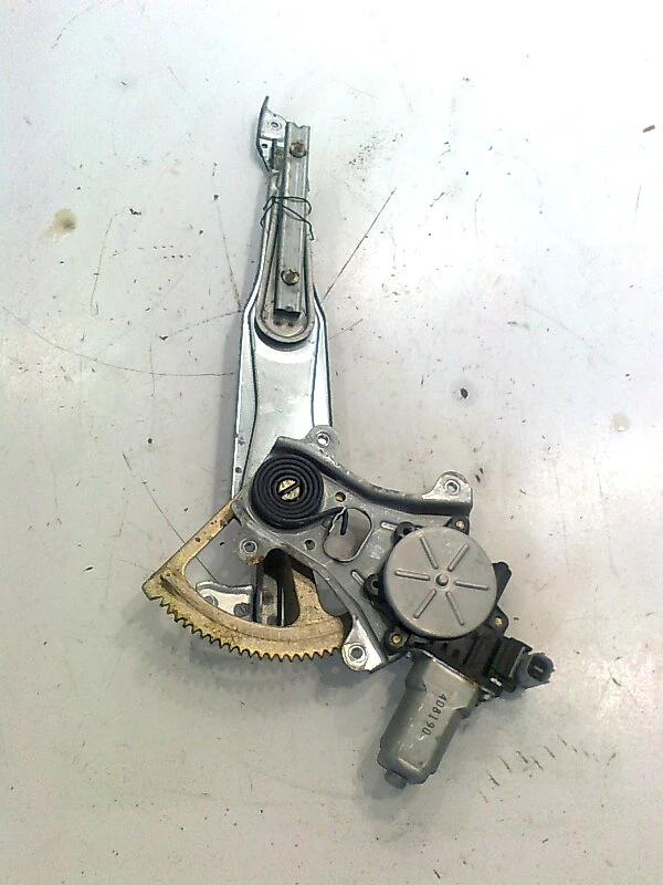 ел.машинка предно дясно стъкло за Субару Легаси 3,0 бензин,стъклоповдигач