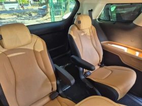 Kia Carnival 2.2 CRDI 8+ 1 ДДС - Наличен в БГ, снимка 10