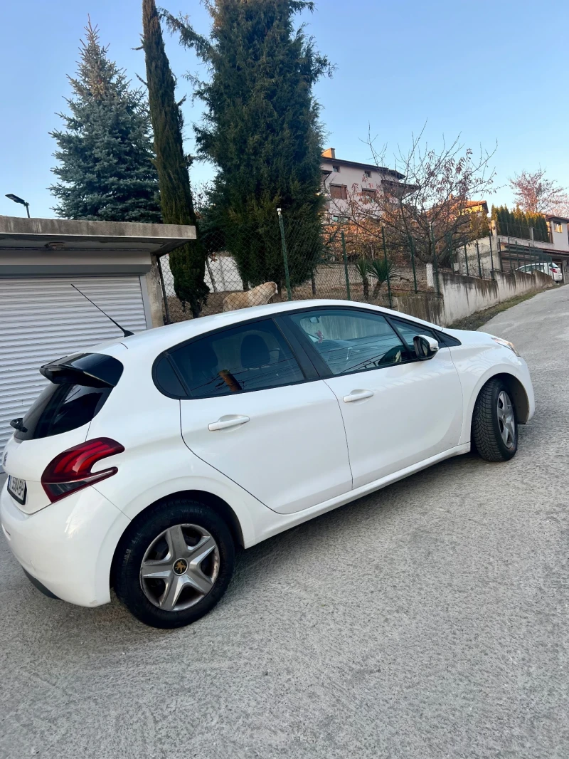 Peugeot 208, снимка 5 - Автомобили и джипове - 47930394