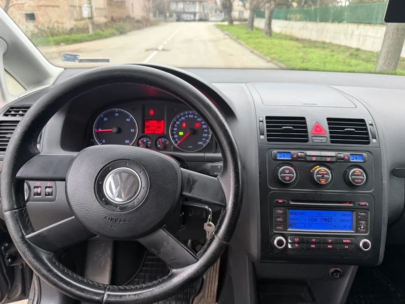 VW Touran * 1.9Tdi * Автомат, снимка 7 - Автомобили и джипове - 53214725