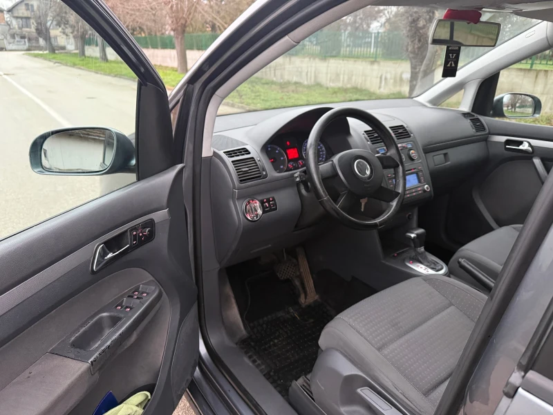 VW Touran * 1.9Tdi * Автомат, снимка 4 - Автомобили и джипове - 53214725