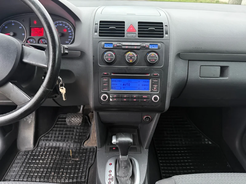 VW Touran * 1.9Tdi * Автомат, снимка 8 - Автомобили и джипове - 53214725