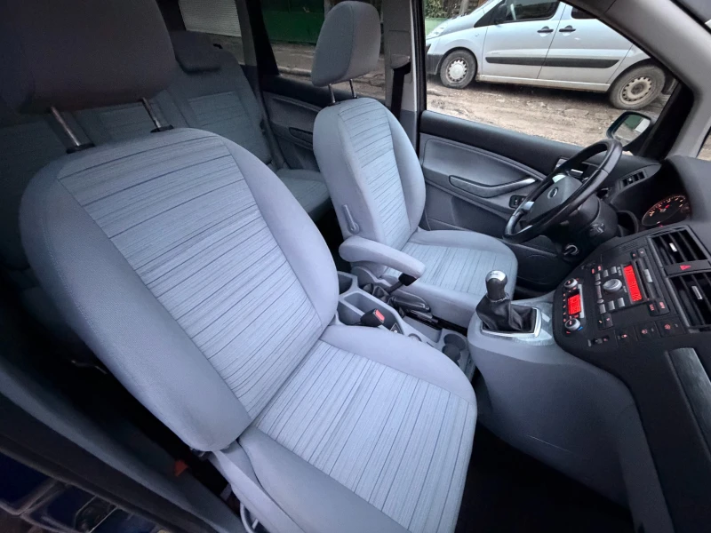Ford C-max 1.8i | Facelift | Стъклен таван | ТОП !, снимка 13 - Автомобили и джипове - 53277223