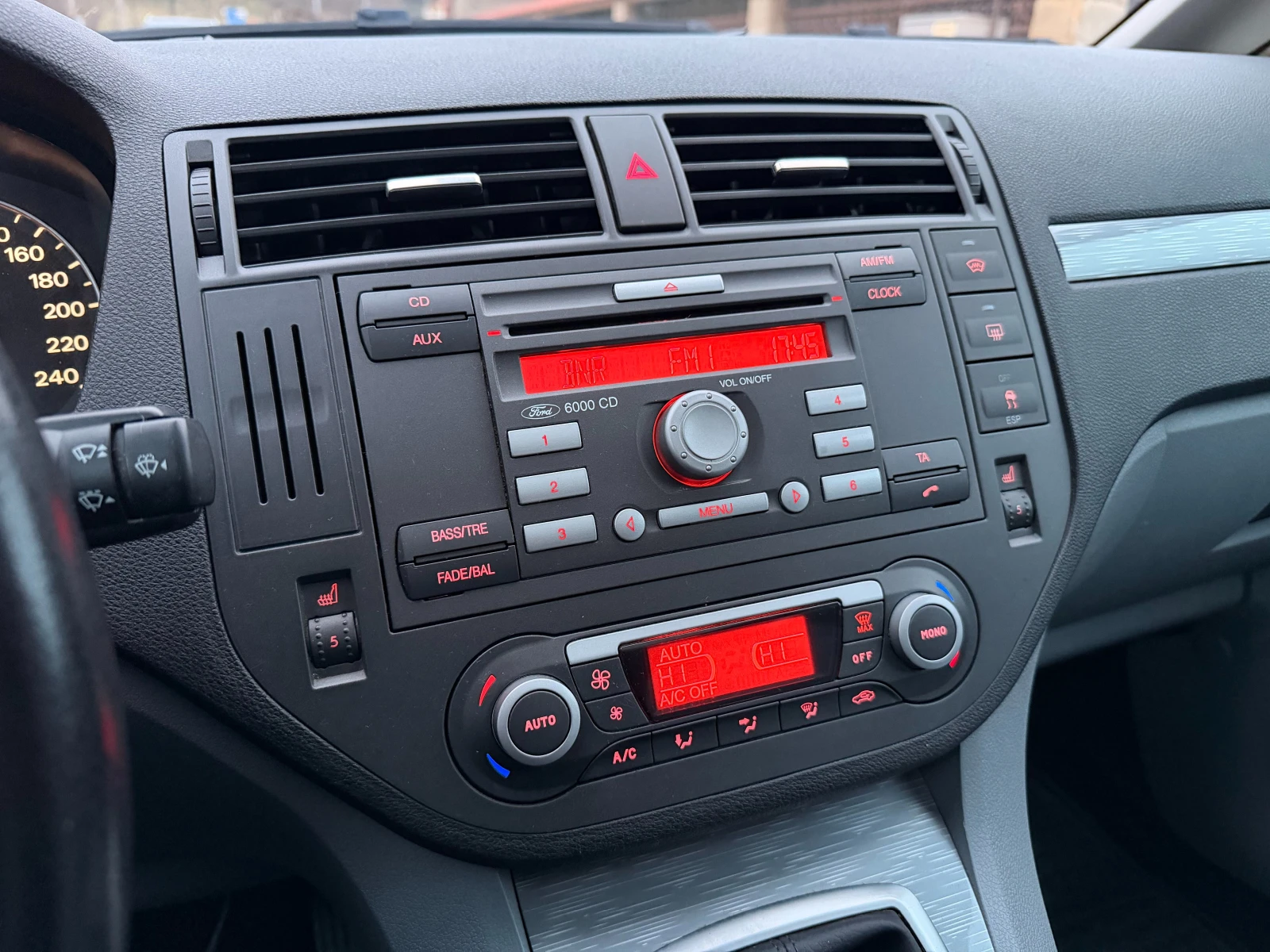 Ford C-max 1.8i | Facelift | Стъклен таван | ТОП ! - изображение 10