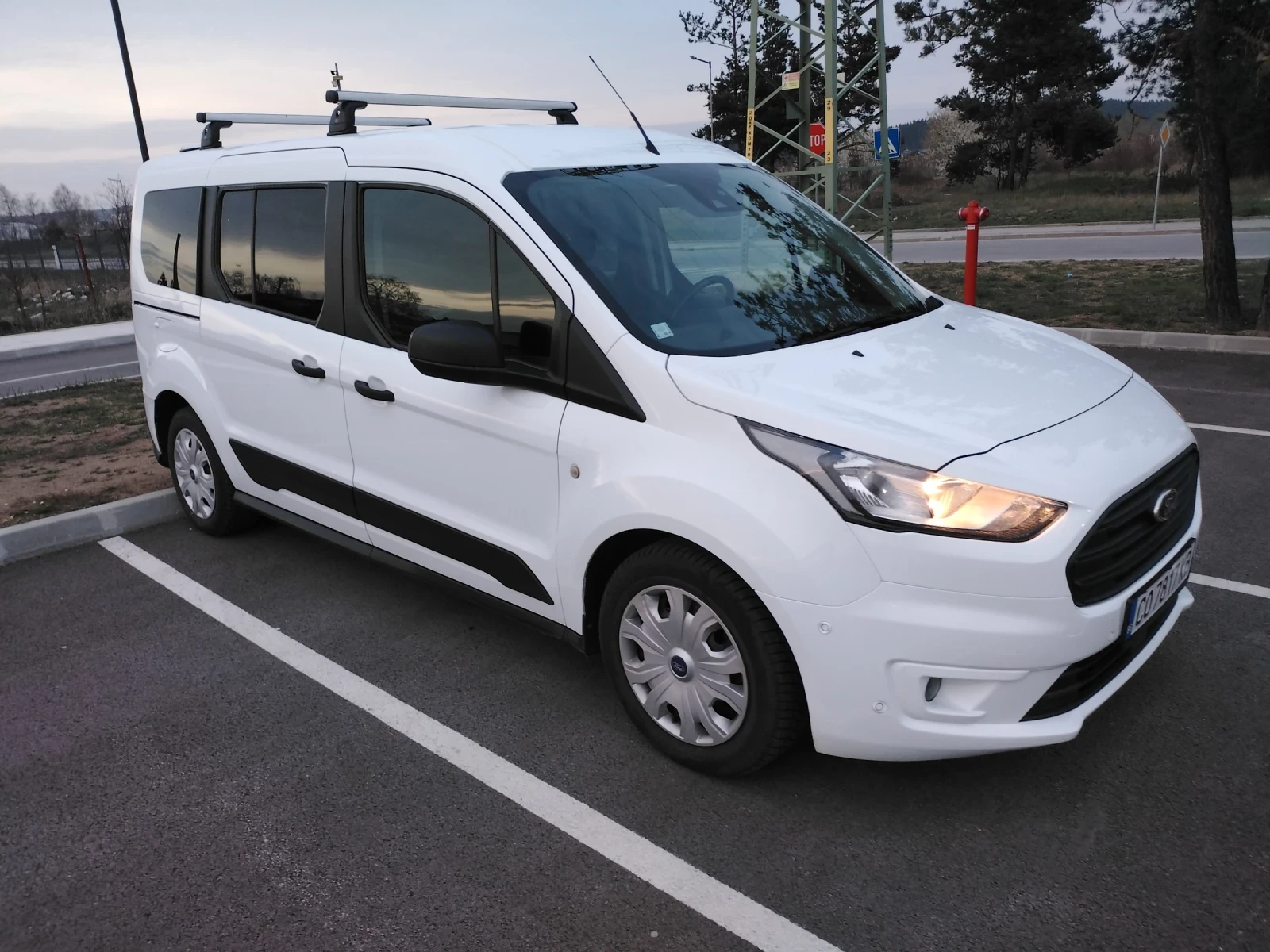 Ford Connect 1.5, снимка 2 - Автомобили и джипове - 54224102