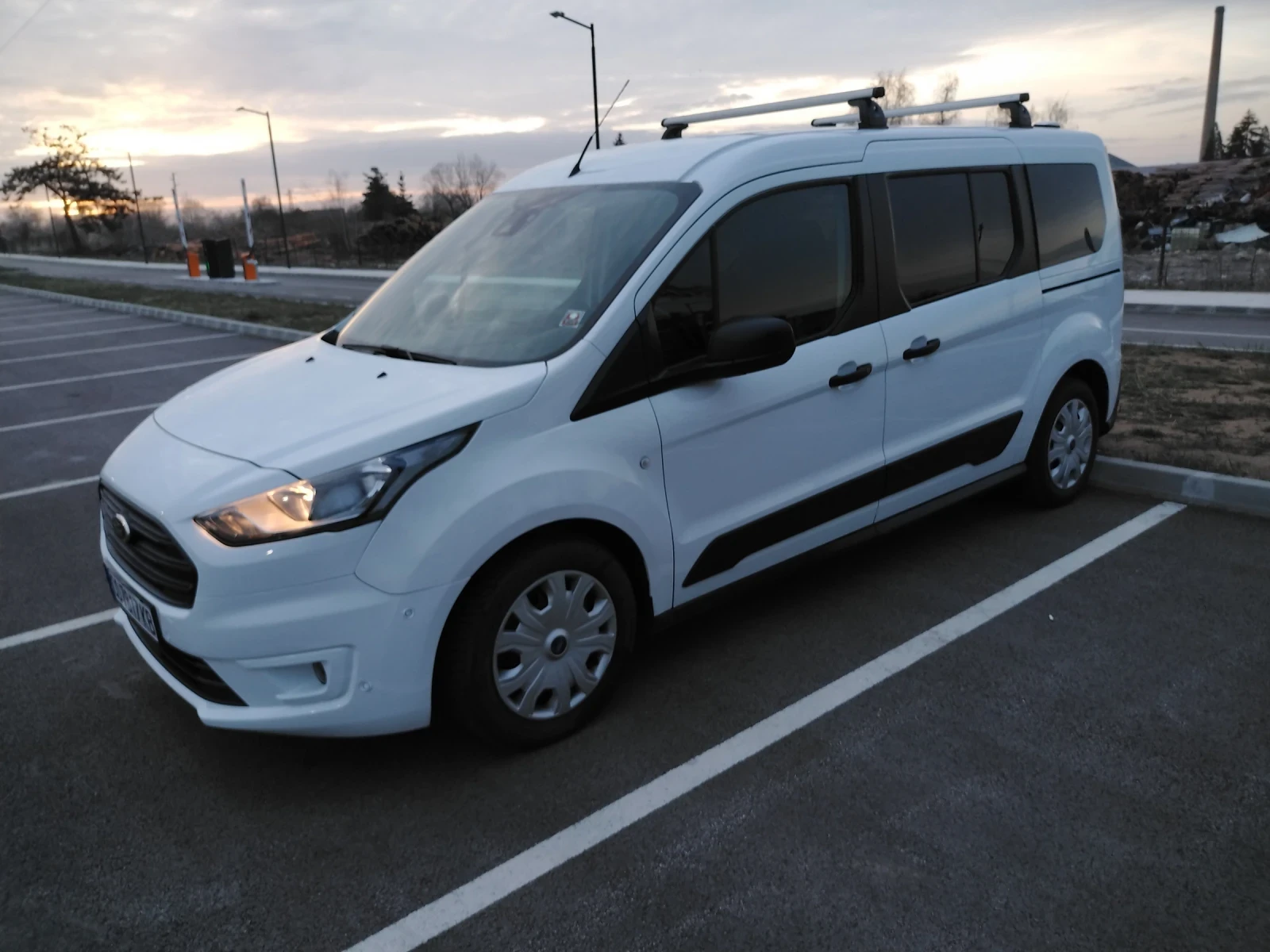 Ford Connect 1.5, снимка 3 - Автомобили и джипове - 54224102