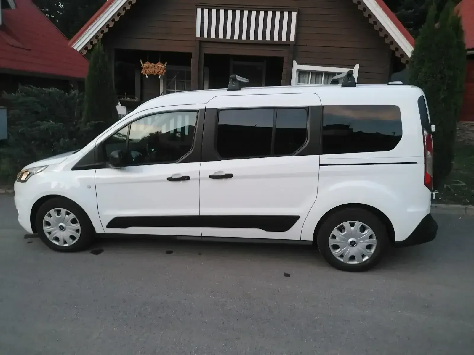 Ford Connect 1.5, снимка 8 - Автомобили и джипове - 55083668