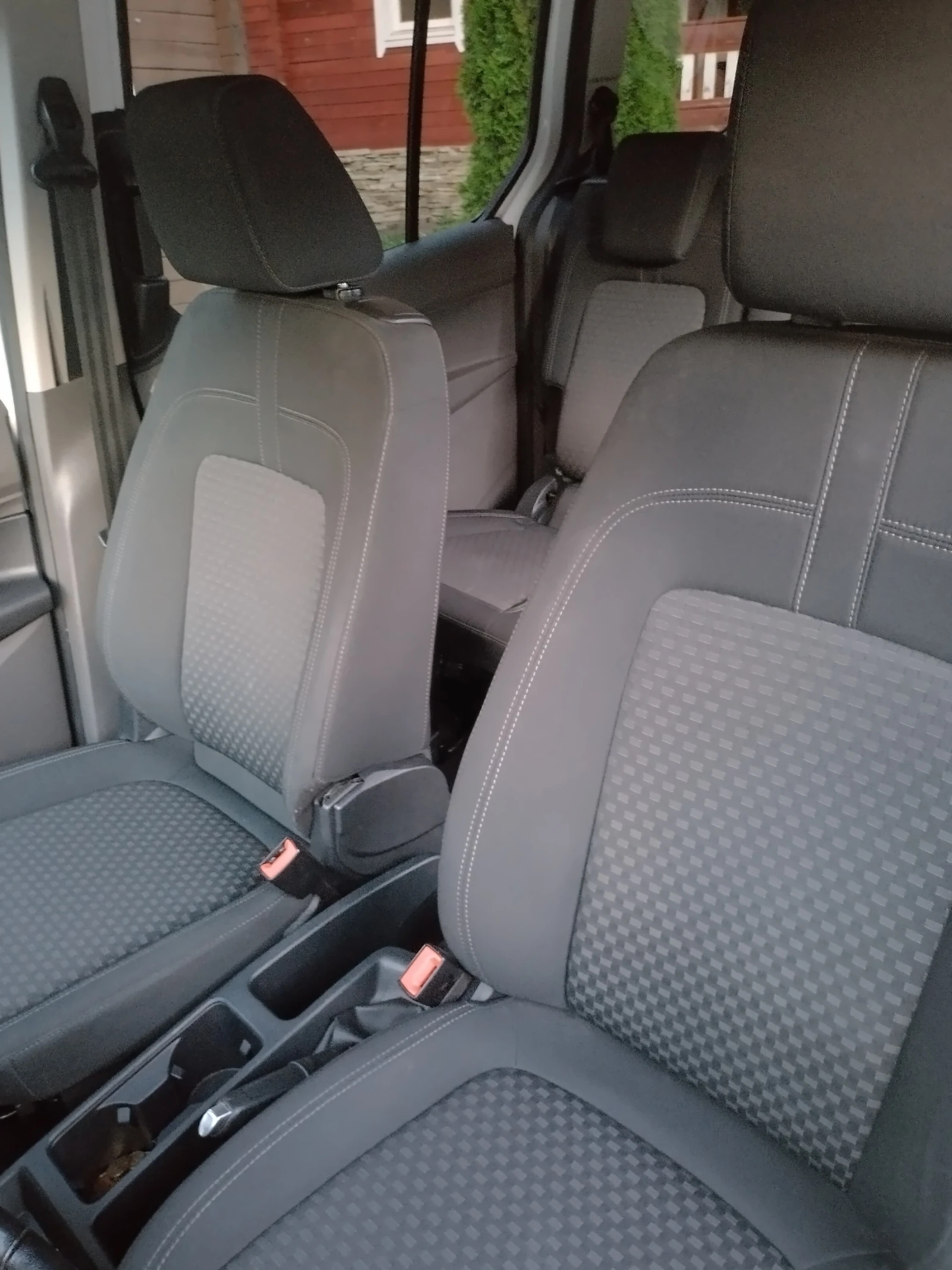 Ford Connect 1.5, снимка 12 - Автомобили и джипове - 55083668