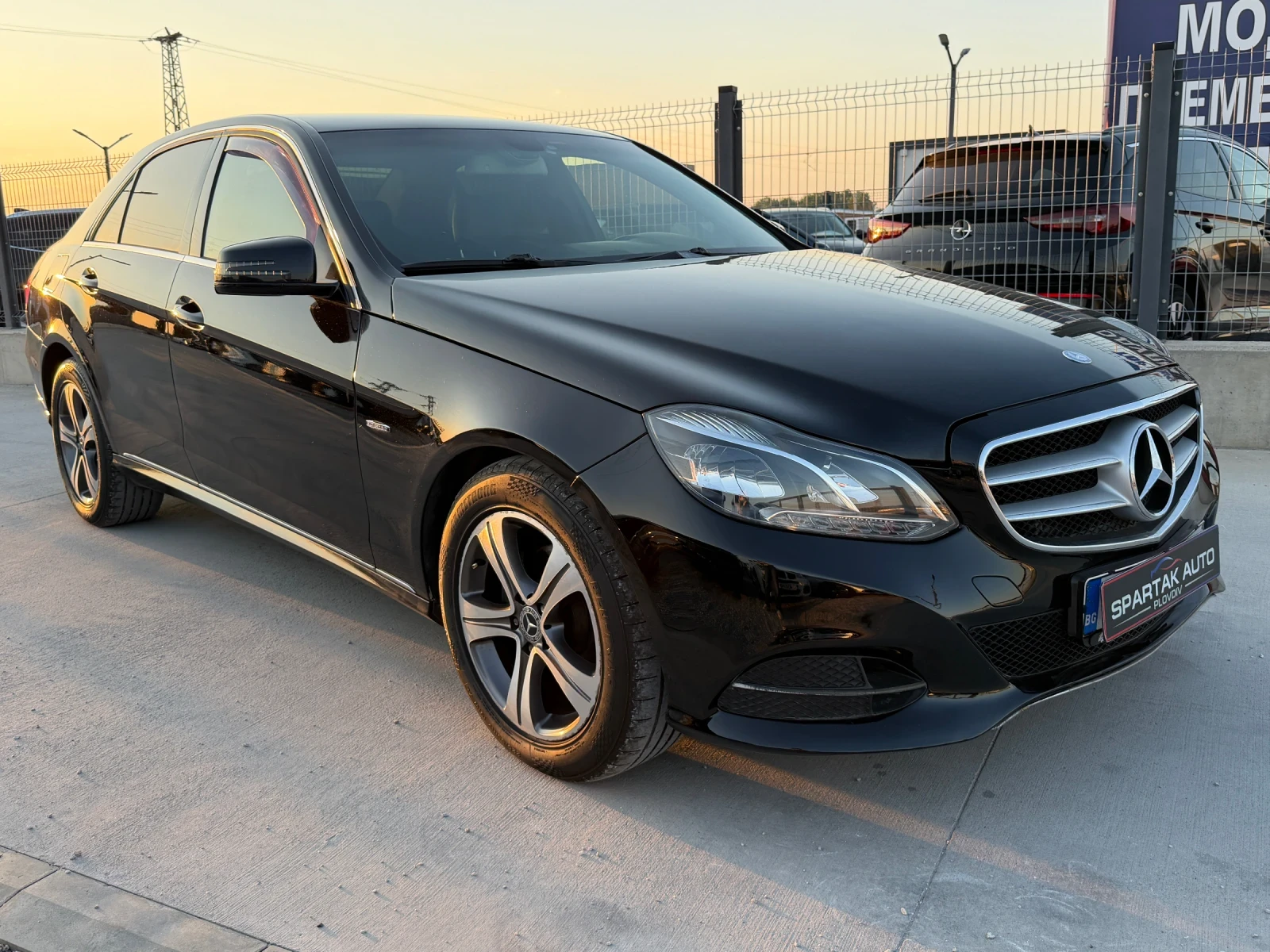 Mercedes-Benz E 220 D* 2015г* PreFace* 225.000KM* Сервизна История* , снимка 3 - Автомобили и джипове - 54432059