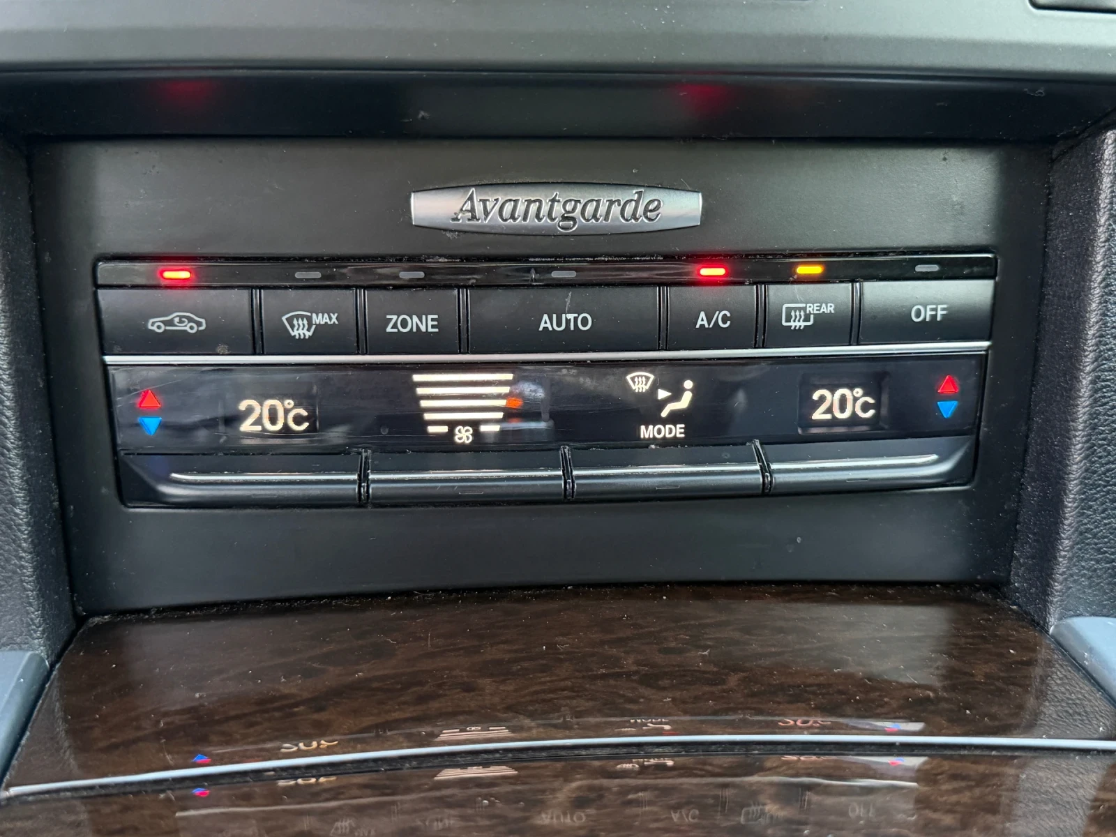 Mercedes-Benz E 220 D* 2015г* PreFace* 225.000KM* Сервизна История* , снимка 17 - Автомобили и джипове - 54432059