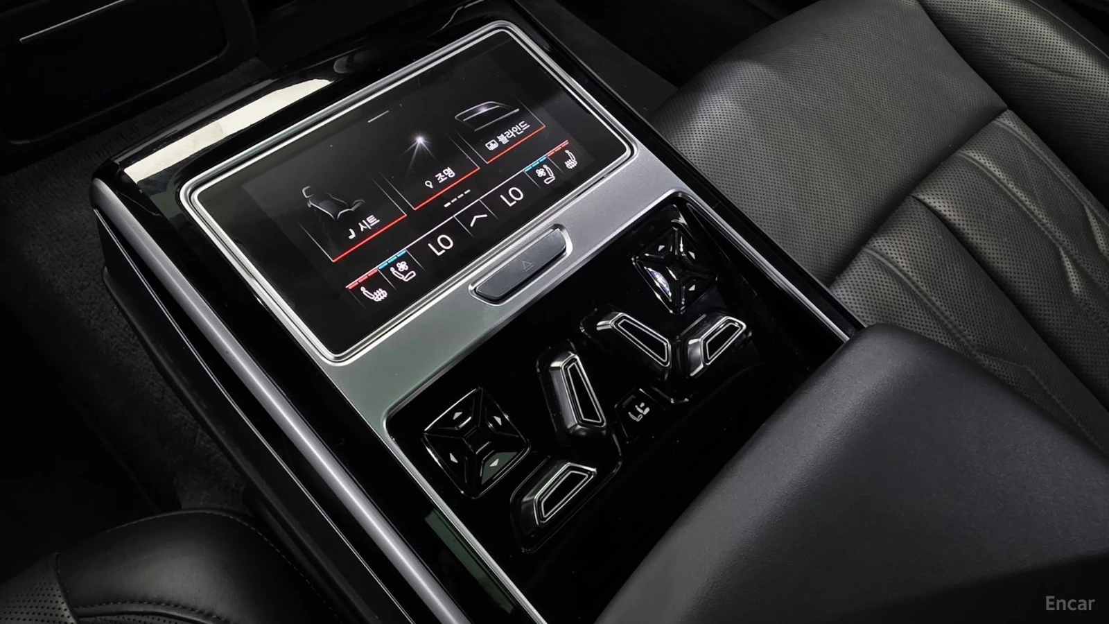 Audi A8 LONG* DIS* 360* TV* DIS* МАСАЖ* ОБДУХ* HUD* SOFT-C, снимка 17 - Автомобили и джипове - 56301930