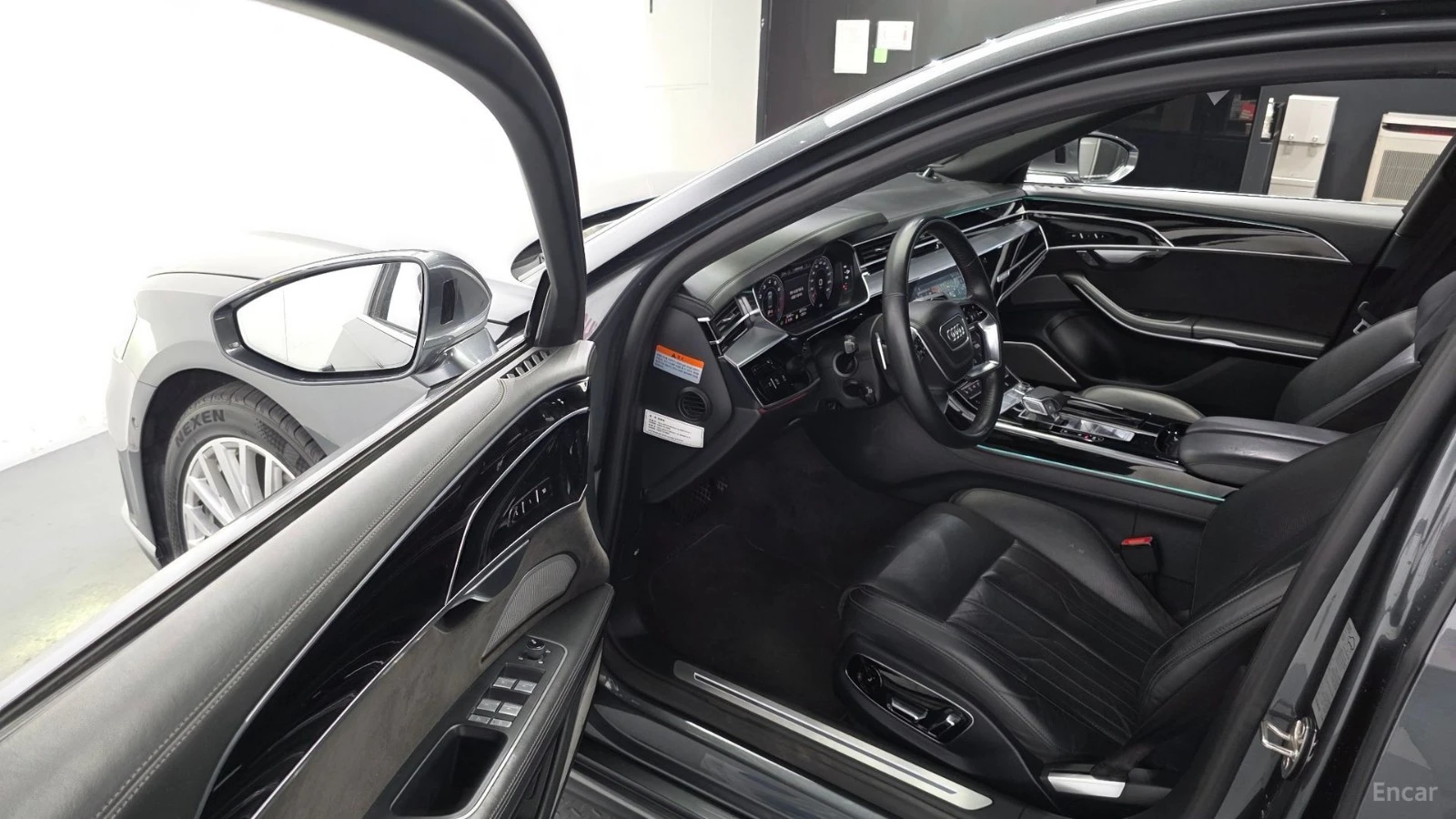 Audi A8 LONG* DIS* 360* TV* DIS* МАСАЖ* ОБДУХ* HUD* SOFT-C, снимка 9 - Автомобили и джипове - 56301930