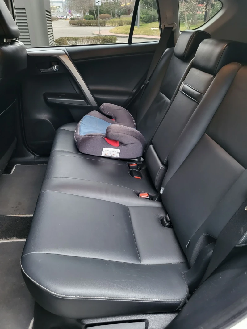 Toyota Rav4, снимка 11 - Автомобили и джипове - 53201346