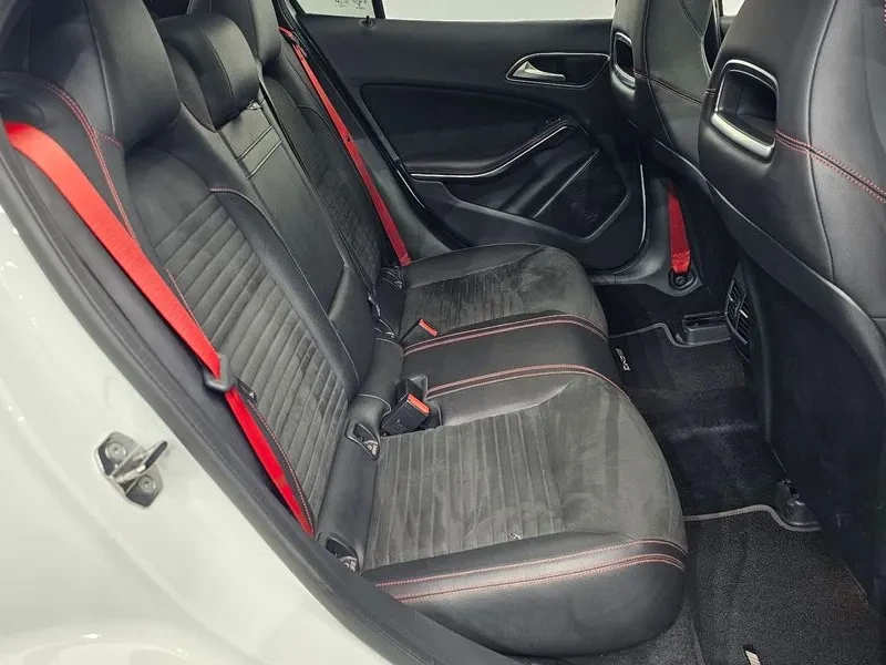 Mercedes-Benz GLA X156 Gla45 Amg 4Matic, снимка 11 - Автомобили и джипове - 55386405