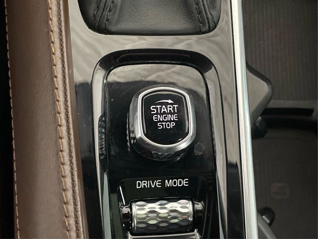 Volvo Xc90 T6 INSCRIPTION* ПАНОРАМА* ПОДГРЕВ* КАМЕРА* КЕЙЛЕС, снимка 16 - Автомобили и джипове - 54225302