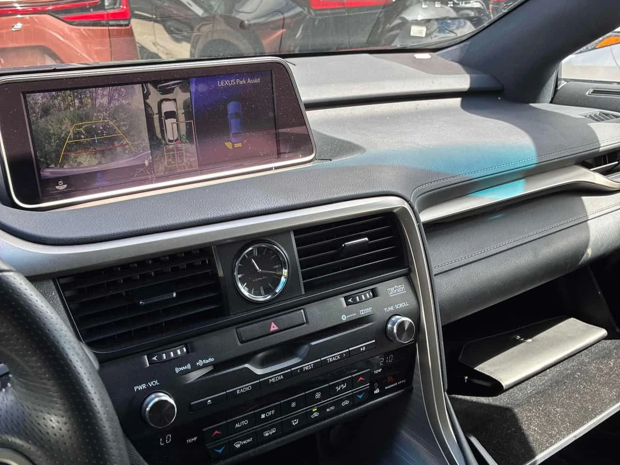 Lexus RX 350 * AWD * ПОДГРЕВИ * ПАНО * KEYLESS * CARFAX, снимка 16 - Автомобили и джипове - 54942183