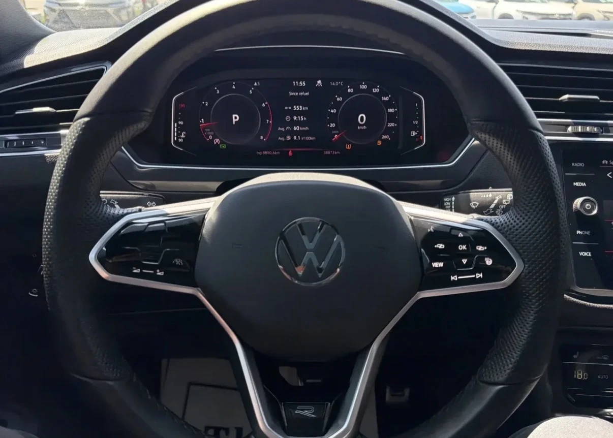 VW Tiguan COMFORTLINE R LINE * ПАНОРАМА * 7 МЕСТЕН * CARFAX , снимка 5 - Автомобили и джипове - 54967302