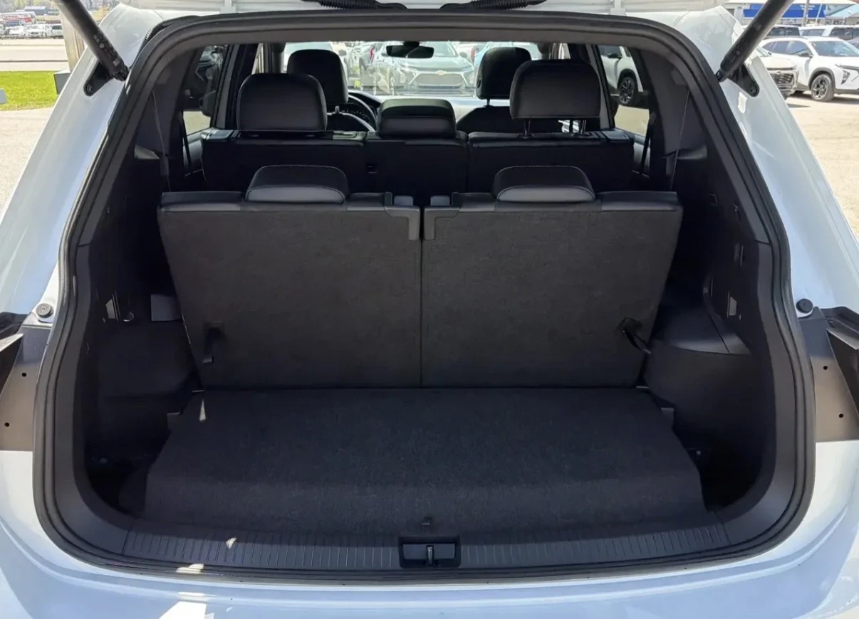VW Tiguan COMFORTLINE R LINE * ПАНОРАМА * 7 МЕСТЕН * CARFAX , снимка 10 - Автомобили и джипове - 54967302