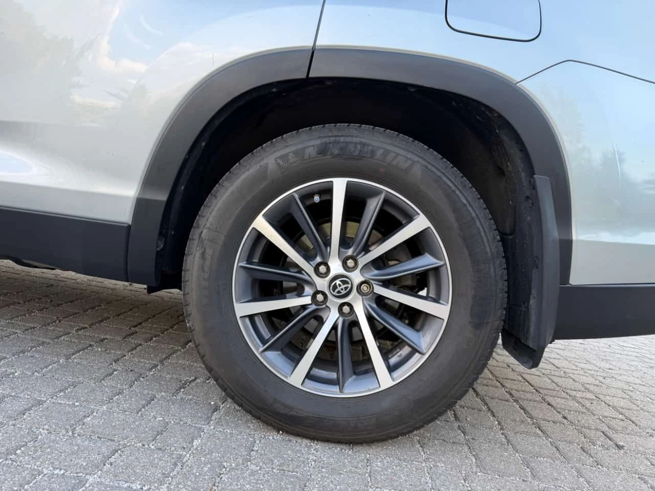 Toyota Highlander * XLE * CARFAX * ОПЦИЯ ЗА ФИНАНСИРАНЕ , снимка 10 - Автомобили и джипове - 55224109