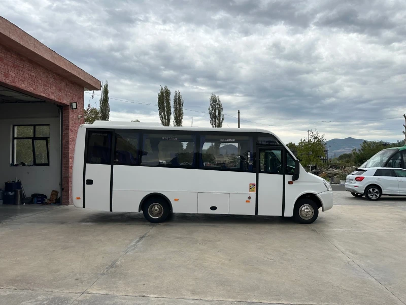 Iveco Daily 65C 3.0 D 180 ks 27 mesta Klima telma, снимка 3 - Бусове и автобуси - 47649345