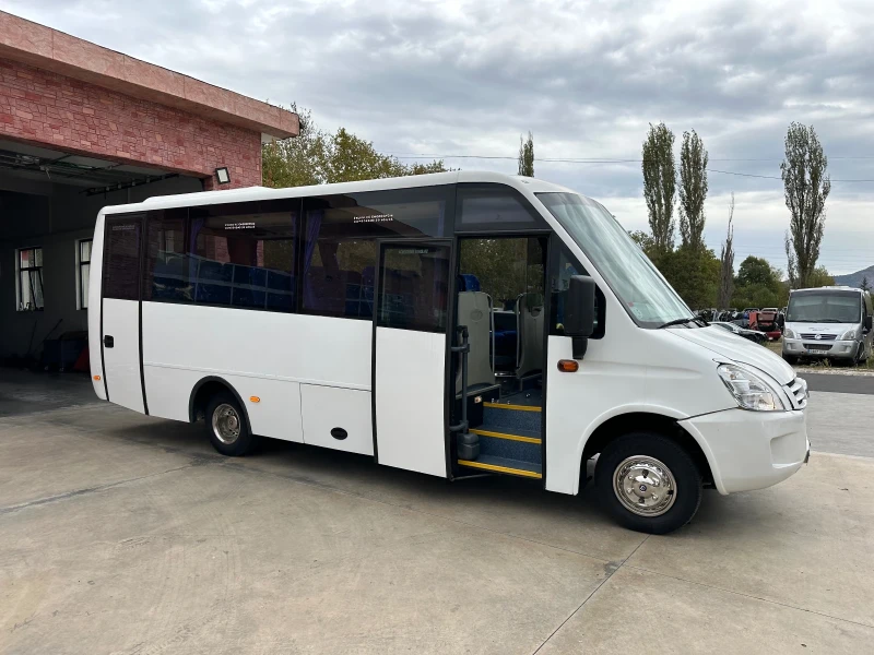 Iveco Daily 65C 3.0 D 180 ks 27 mesta Klima telma, снимка 2 - Бусове и автобуси - 47649345