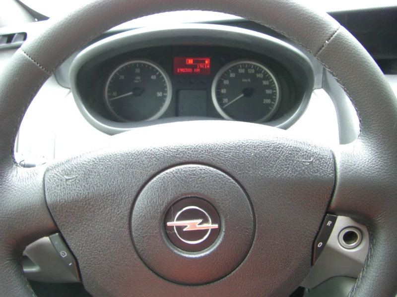 Opel Vivaro 2.0cdti 6ck., снимка 10 - Бусове и автобуси - 50129631
