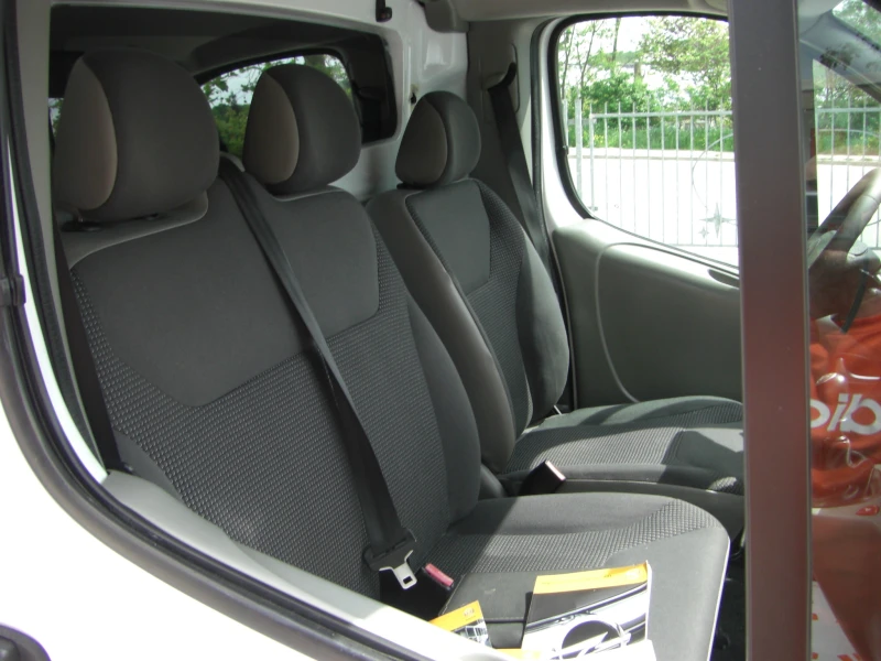 Opel Vivaro 2.0cdti 6ck., снимка 13 - Бусове и автобуси - 50129631