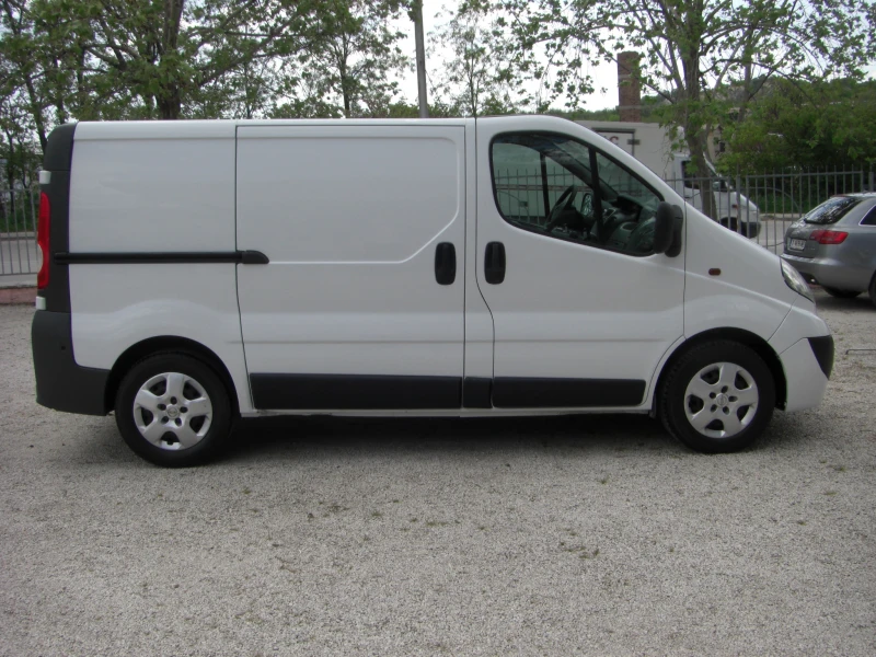 Opel Vivaro 2.0cdti 6ck., снимка 6 - Бусове и автобуси - 50129631