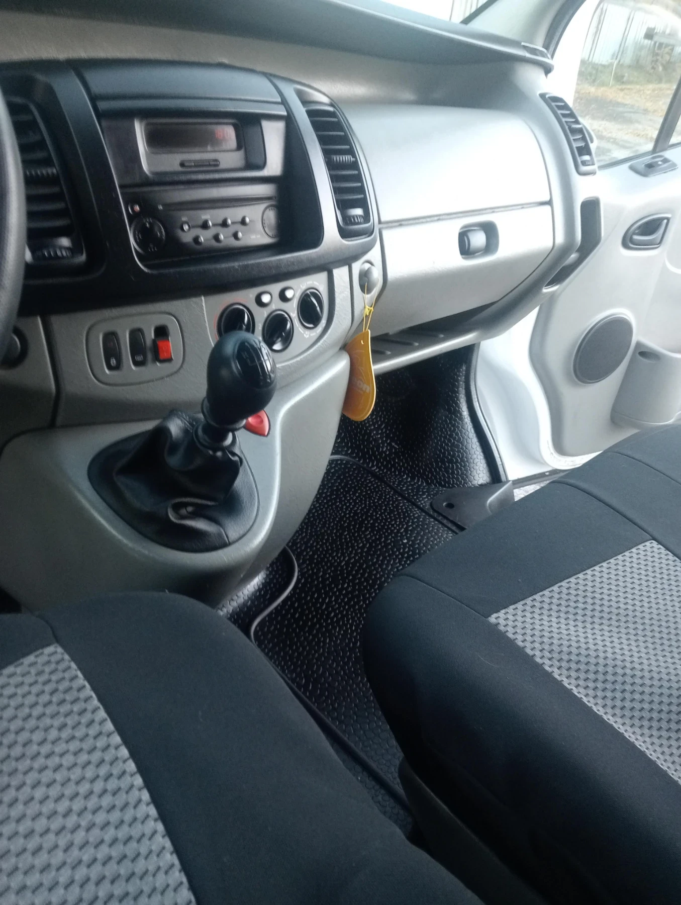 Renault Trafic, снимка 9 - Бусове и автобуси - 54670486