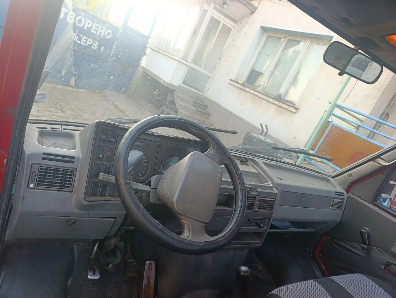 Iveco 3510 Самосвал с кран!!, снимка 13 - Бусове и автобуси - 55695050