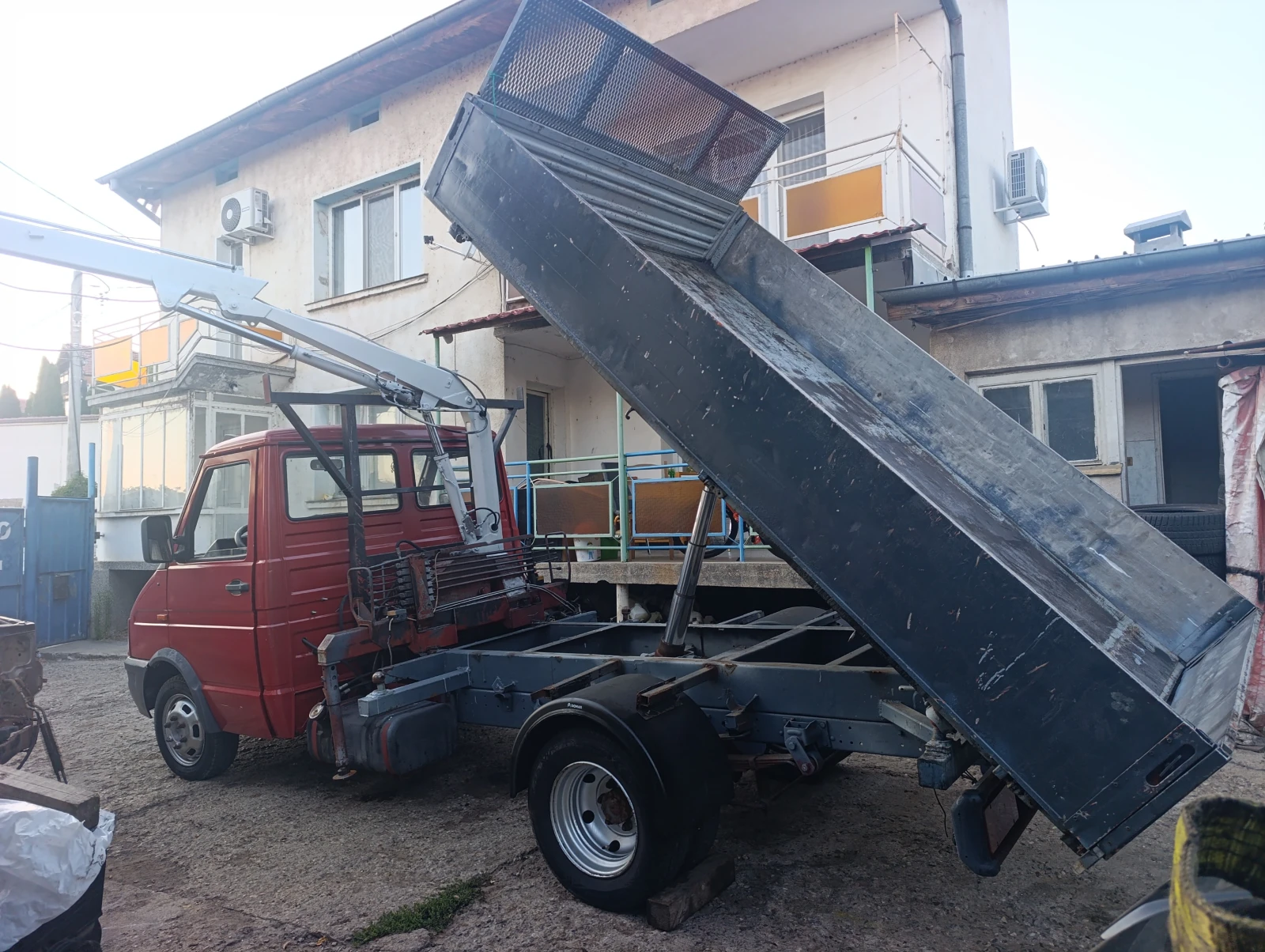 Iveco 3510 Самосвал с кран!!, снимка 6 - Бусове и автобуси - 55695050