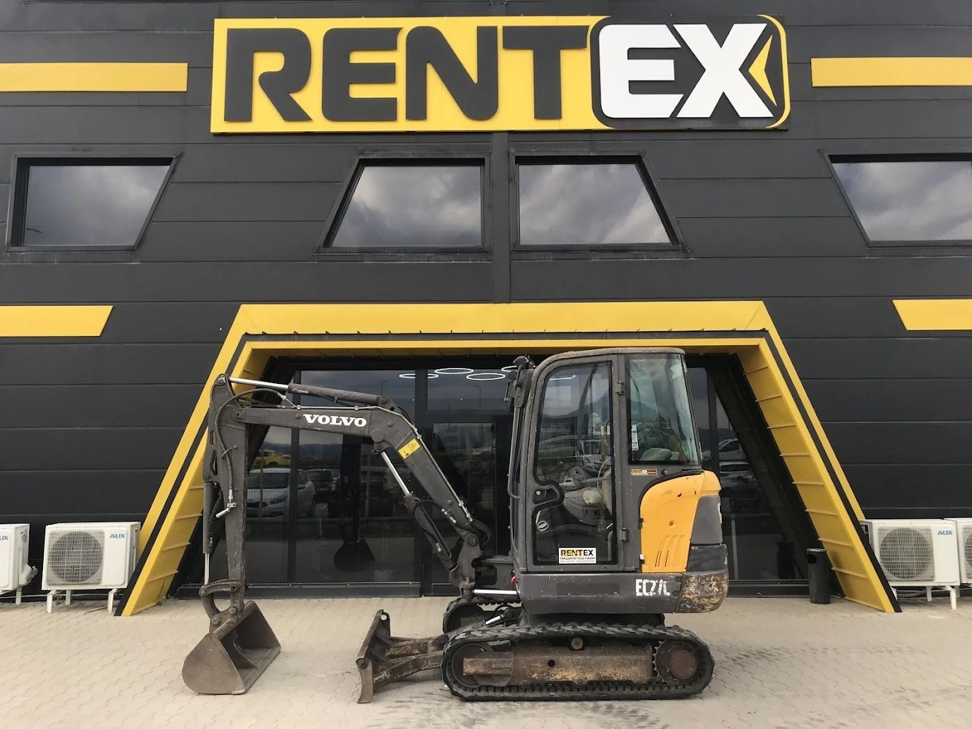 Багер Volvo EC27C 3000 кг., 2015 г.