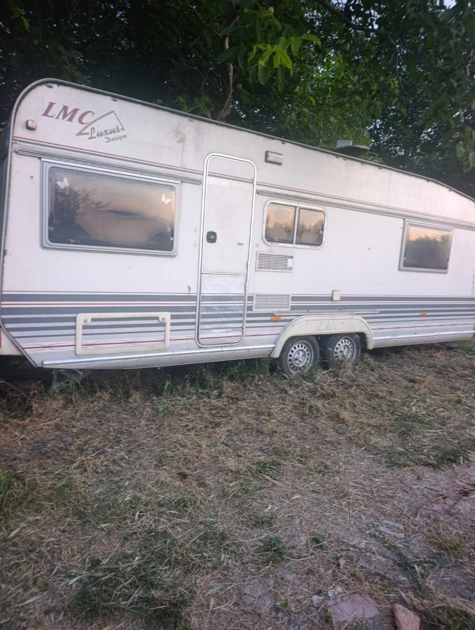 Каравана LMC 595 Делукс, Кралска спалня.Без Доку., снимка 2 - Каравани и кемпери - 55215626