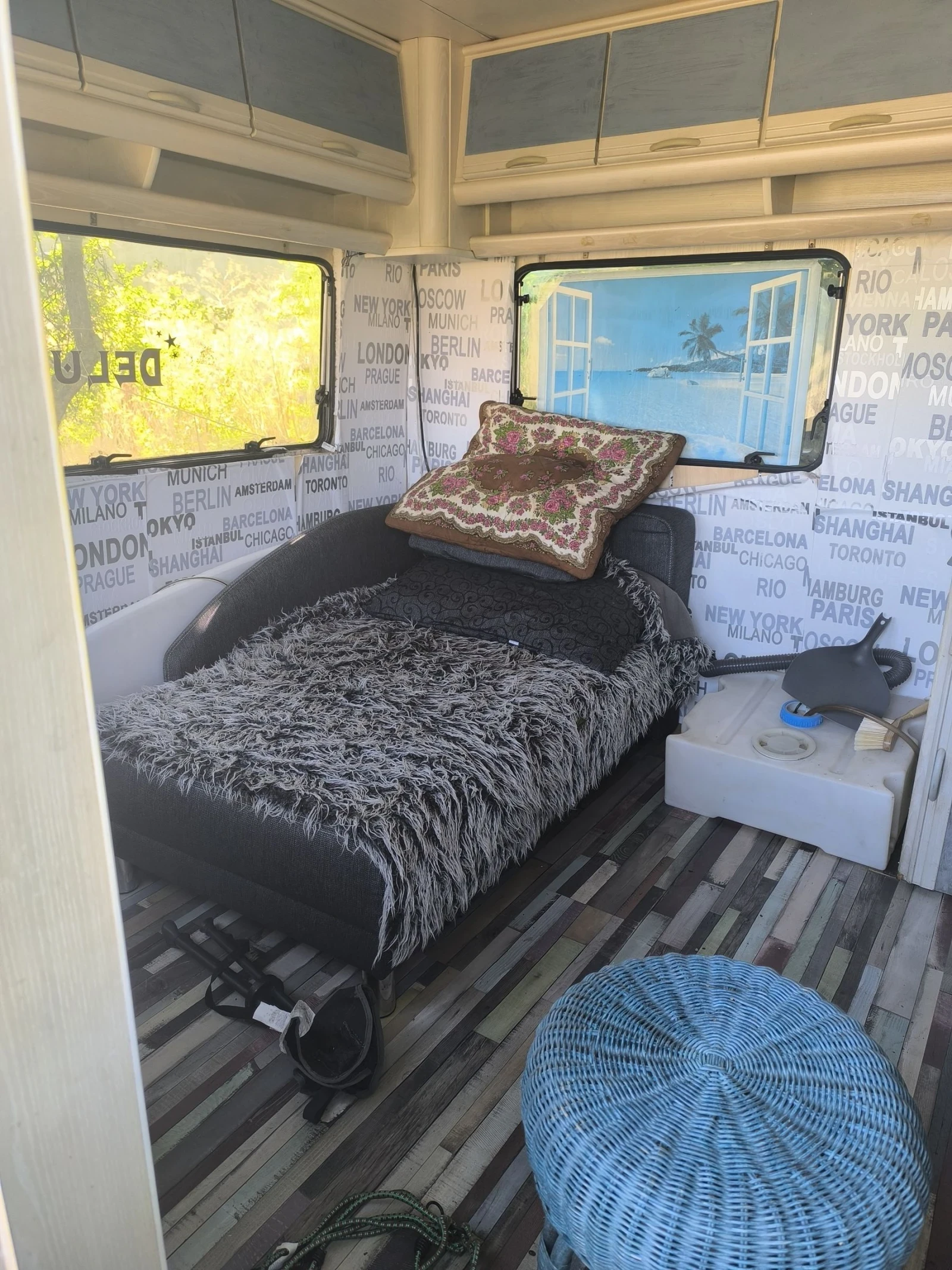 Каравана LMC 595 Делукс, Кралска спалня.Без Доку., снимка 4 - Каравани и кемпери - 55215626