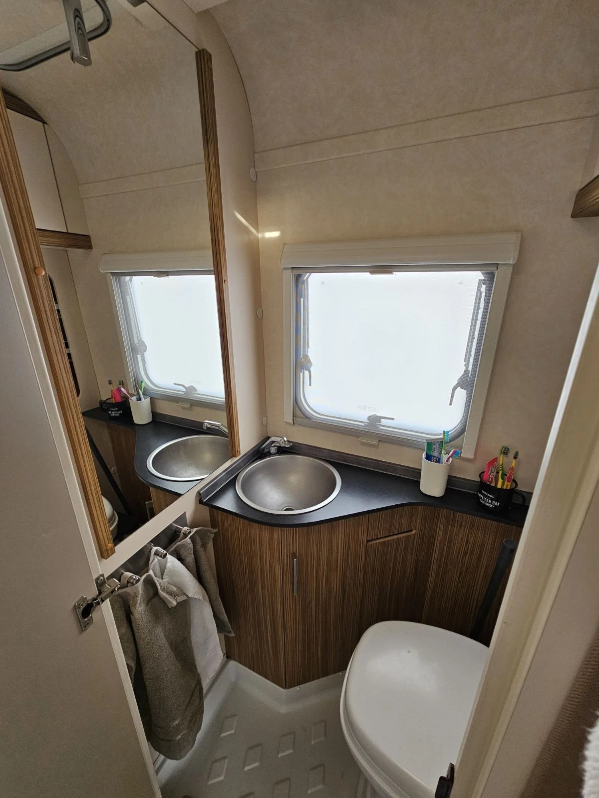 Каравана Knaus Lifestyle 560 TK| 2011 г.| Truma Klima| Подово ото, снимка 10 - Каравани и кемпери - 55342673