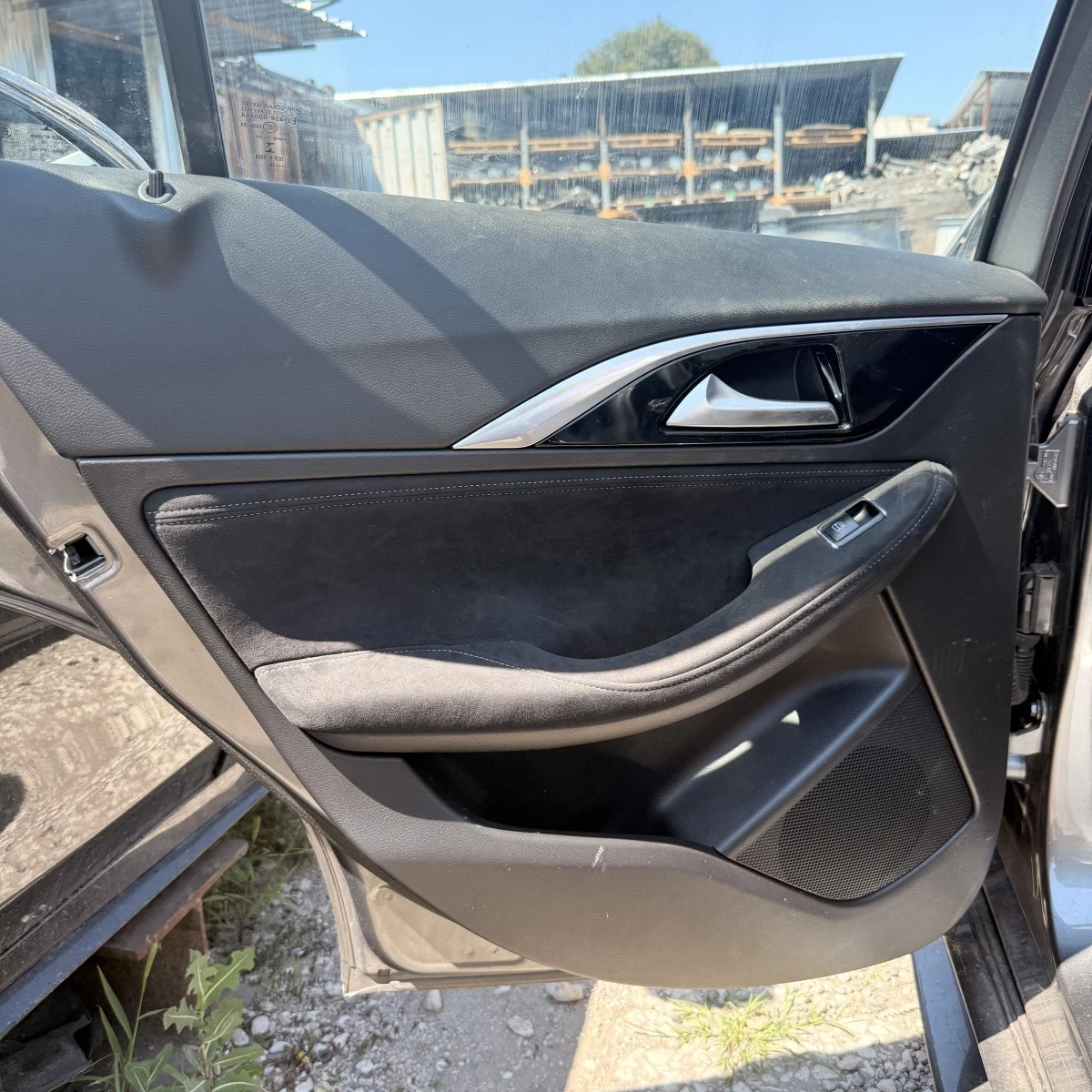 Кора на предна лява врата Infiniti Q30 2016 80901-5DA0A