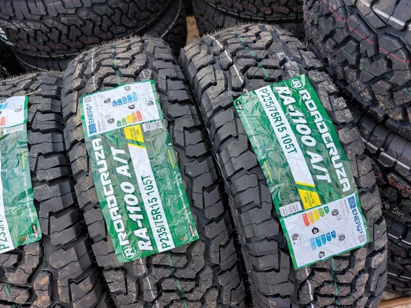 Гуми Всесезонни 235/75R15, снимка 3 - Гуми и джанти - 35993309