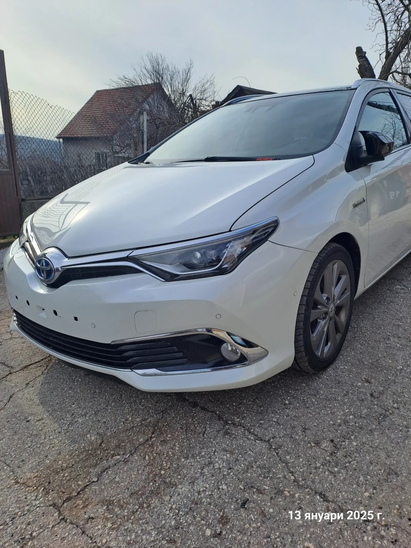 Toyota Auris Хибрид, снимка 6 - Автомобили и джипове - 48740317