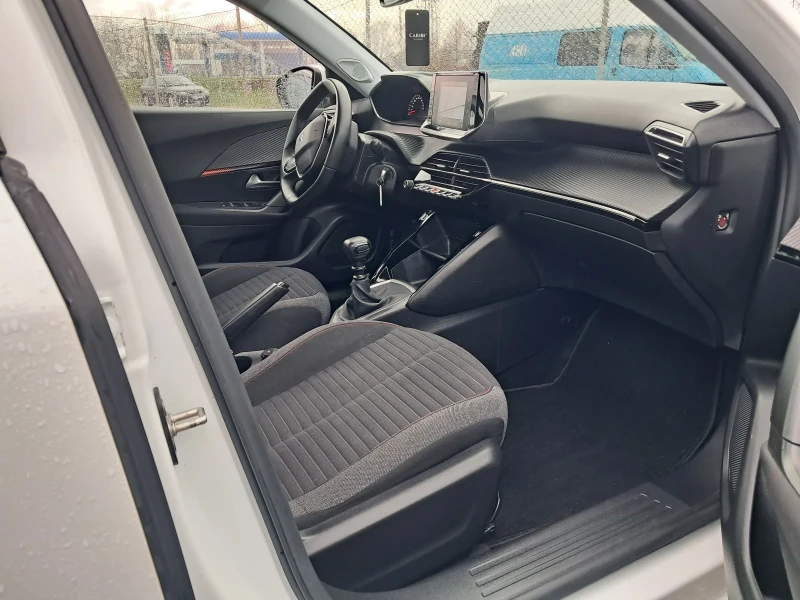 Peugeot 2008 1.5 BLUE HDI, снимка 17 - Автомобили и джипове - 52222441