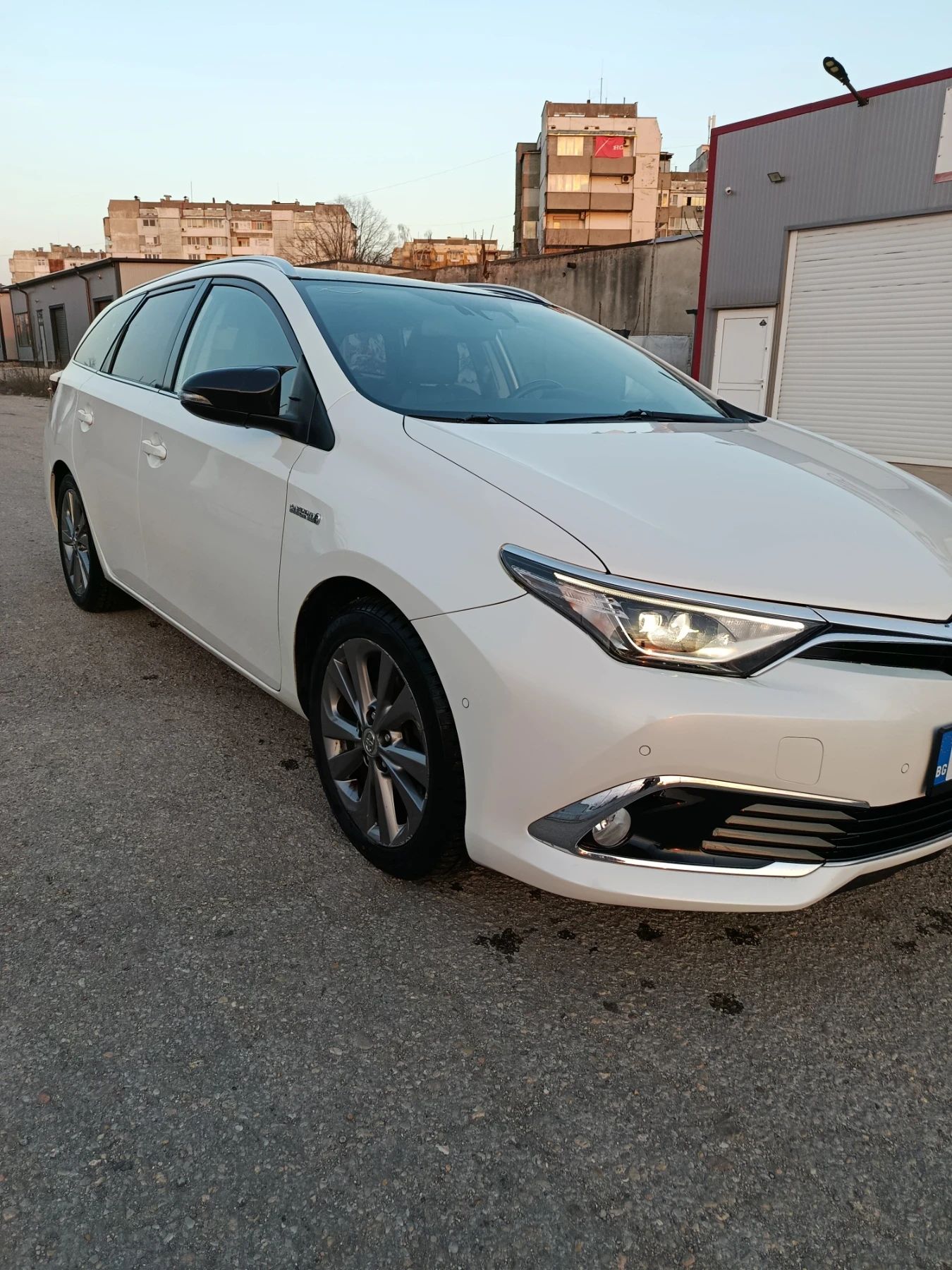 Toyota Auris HYBRID+ PANORAMA, снимка 3 - Автомобили и джипове - 51186538