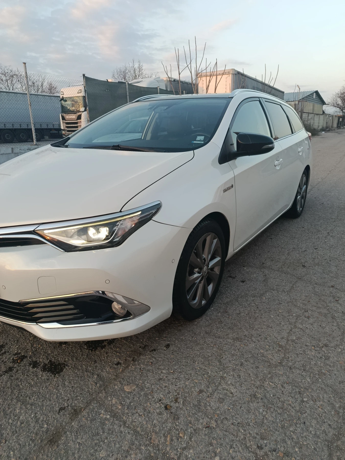 Toyota Auris HYBRID+ PANORAMA, снимка 2 - Автомобили и джипове - 51186538