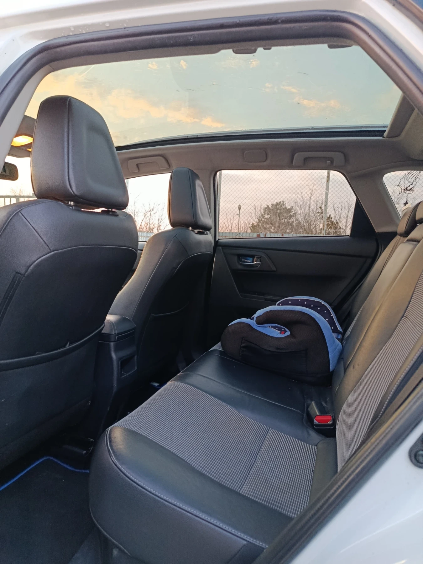 Toyota Auris HYBRID+ PANORAMA, снимка 14 - Автомобили и джипове - 51186538