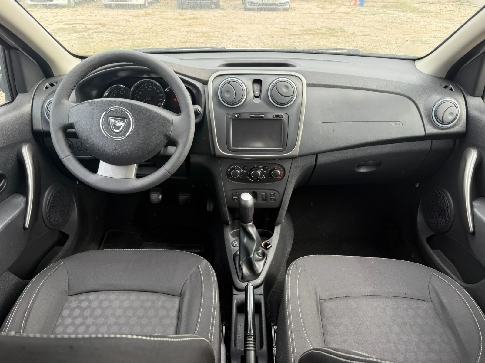 Dacia Sandero  - изображение 8