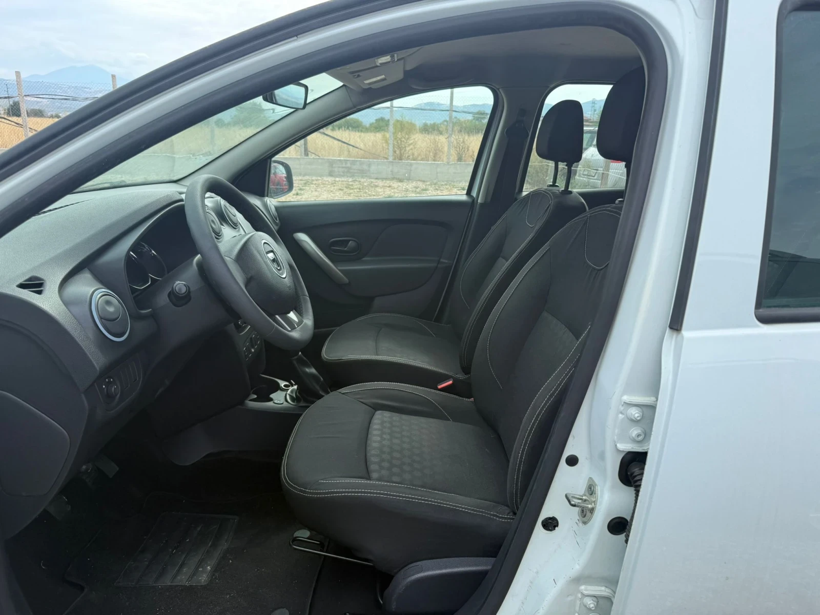 Dacia Sandero  - изображение 4
